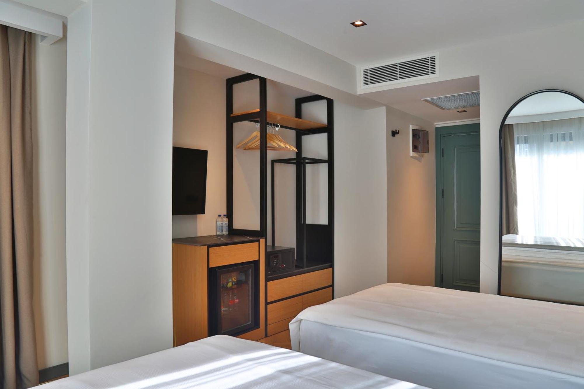 In The Middle Hotel Antalya Exterior photo